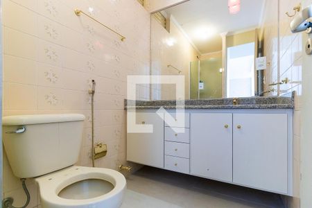 Banheiro de apartamento à venda com 1 quarto, 60m² em Cambuí, Campinas