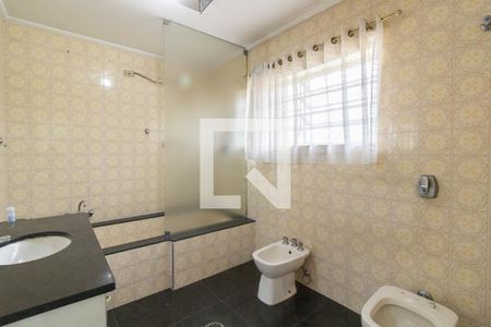 Casa à venda com 365m², 3 quartos e 3 vagasBanheiro da Suíte