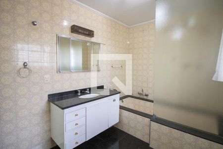 Casa à venda com 365m², 3 quartos e 3 vagasBanheiro da Suíte