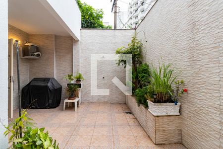 Casa à venda com 220m², 5 quartos e 1 vagaFundos - Quintal