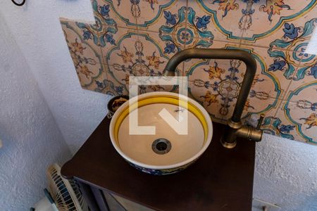 Casa à venda com 220m², 5 quartos e 1 vagaFundos - Escritório