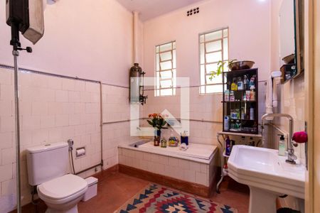 Casa à venda com 220m², 5 quartos e 1 vaga2o. Andar - Banheiro