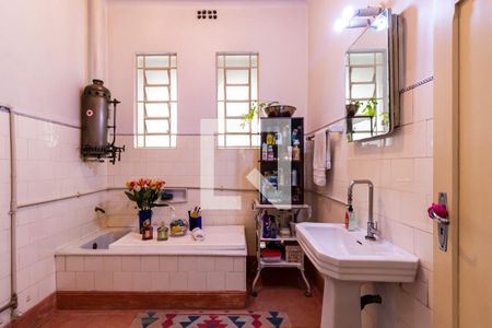 Casa à venda com 220m², 5 quartos e 1 vaga2o. Andar - Banheiro