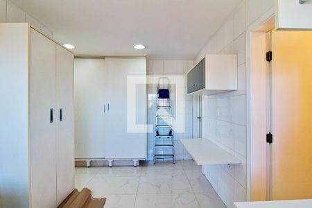 Apartamento para alugar com 268m², 4 quartos e 4 vagas Apartamento para alugar com 268m², 4 quartos e 4 vagasÁrea de Serviço