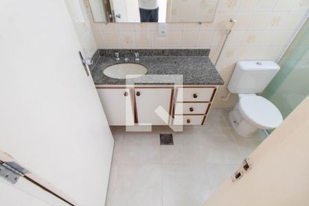 Banheiro social de kitnet/studio para alugar com 1 quarto, 35m² em Vila Itapura, Campinas