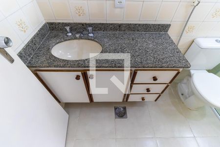 Banheiro de kitnet/studio para alugar com 1 quarto, 35m² em Vila Itapura, Campinas