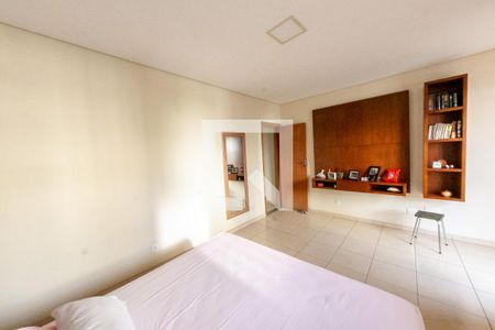 Casa à venda com 350m², 4 quartos e 2 vagasQuarto Suíte