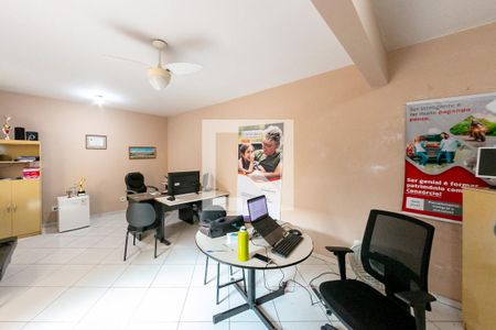 Casa à venda com 350m², 4 quartos e 2 vagasEscritório