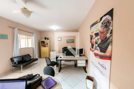 Casa à venda com 350m², 4 quartos e 2 vagasEscritório