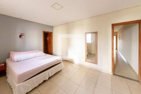 Casa à venda com 350m², 4 quartos e 2 vagasQuarto Suíte