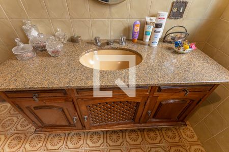 Casa à venda com 280m², 4 quartos e 4 vagasBanheiro Suíte 2