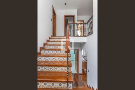 Escada de casa à venda com 4 quartos, 280m² em Lapa, São Paulo