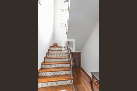 Casa à venda com 280m², 4 quartos e 4 vagasEscada