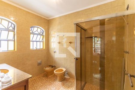 Casa à venda com 280m², 4 quartos e 4 vagasBanheiro Suíte 2