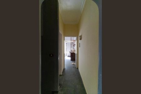 Casa à venda com 250m², 2 quartos e 2 vagasCorredor