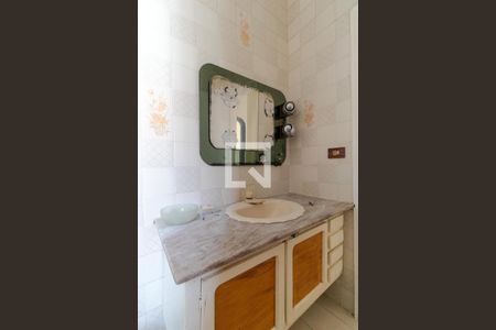 Casa à venda com 250m², 2 quartos e 2 vagasBanheiro 02