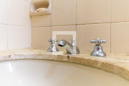 Apartamento à venda com 71m², 2 quartos e 1 vagaBanheiro da suíte