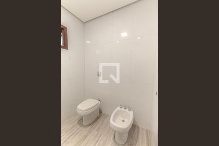 Casa à venda com 230m², 3 quartos e 3 vagas Casa à venda com 230m², 3 quartos e 3 vagasBanheiro