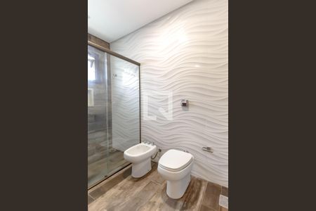 Casa à venda com 230m², 3 quartos e 3 vagas Casa à venda com 230m², 3 quartos e 3 vagasBanheiro da suíte