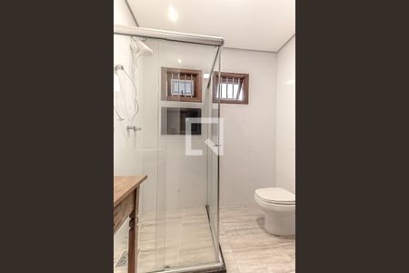 Casa à venda com 230m², 3 quartos e 3 vagas Casa à venda com 230m², 3 quartos e 3 vagasBanheiro