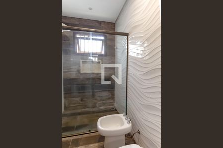 Casa à venda com 230m², 3 quartos e 3 vagas Casa à venda com 230m², 3 quartos e 3 vagasBanheiro da suíte