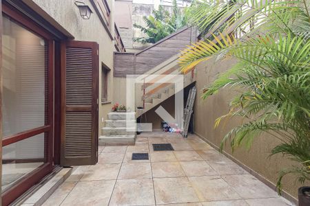 Casa à venda com 230m², 3 quartos e 3 vagas Casa à venda com 230m², 3 quartos e 3 vagasQuintal