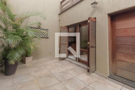 Casa à venda com 230m², 3 quartos e 3 vagas Casa à venda com 230m², 3 quartos e 3 vagasQuintal