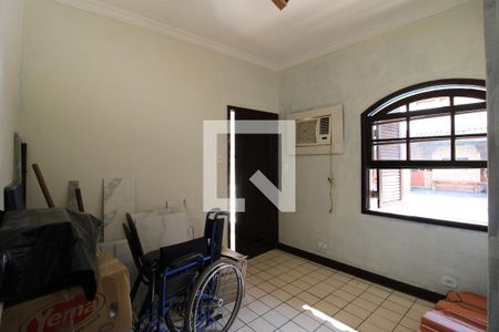 Casa à venda com 500m², 4 quartos e 8 vagasEdícula - quarto 