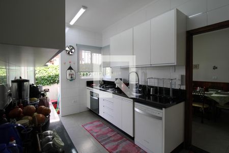 Casa à venda com 500m², 4 quartos e 8 vagasCozinha 
