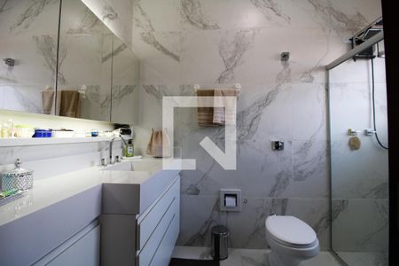 Casa à venda com 500m², 4 quartos e 8 vagasBanheiro da suíte 1