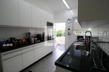Casa à venda com 500m², 4 quartos e 8 vagasCozinha 