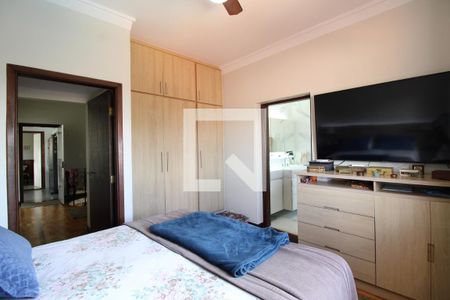 Casa à venda com 500m², 4 quartos e 8 vagasSuíte 1 - Armários 