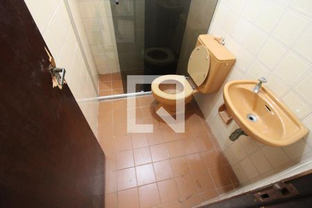 Casa à venda com 500m², 4 quartos e 8 vagasEdícula - Banheiro 