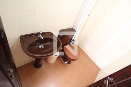 Casa à venda com 500m², 4 quartos e 8 vagasEdícula - Banheiro de serviço 