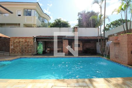 Casa à venda com 500m², 4 quartos e 8 vagasDetalhe da piscina 