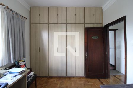 Casa à venda com 500m², 4 quartos e 8 vagasSuíte 3 - Armários 