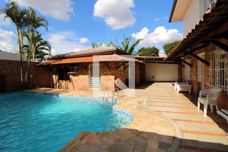 Casa à venda com 500m², 4 quartos e 8 vagasEdícula 