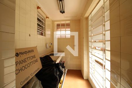 Casa à venda com 500m², 4 quartos e 8 vagasEdícula - Cozinha 