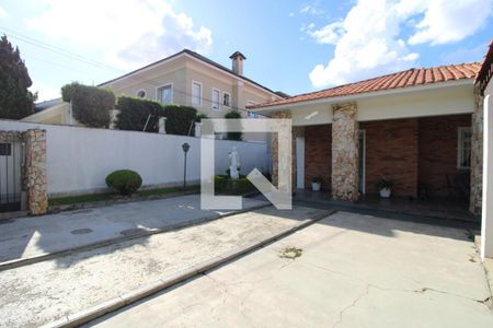 Casa à venda com 500m², 4 quartos e 8 vagasFachada interna 