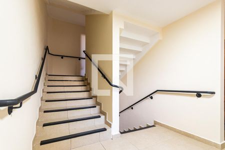 Apartamento à venda com 54m², 2 quartos e 1 vagaEscada de acesso 