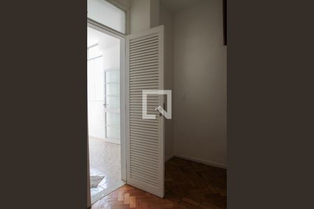 Apartamento à venda com 188m², 4 quartos e 2 vagas Apartamento à venda com 188m², 4 quartos e 2 vagasQuarto de Serviço