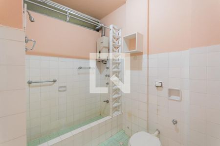 Banheiro de apartamento para alugar com 2 quartos, 45m² em Grajaú, Rio de Janeiro