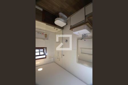 Casa à venda com 180m², 3 quartos e 2 vagasBanheiro suíte 2