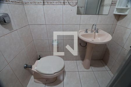 Casa à venda com 180m², 3 quartos e 2 vagasBanheiro suíte 3