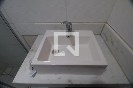 Casa à venda com 180m², 3 quartos e 2 vagasBanheiro suíte 1