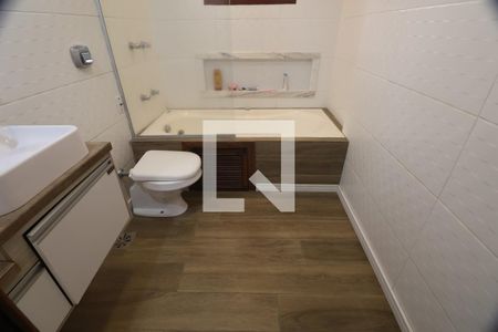 Casa à venda com 180m², 3 quartos e 2 vagasBanheiro suíte 2