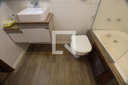 Casa à venda com 180m², 3 quartos e 2 vagasBanheiro suíte 2