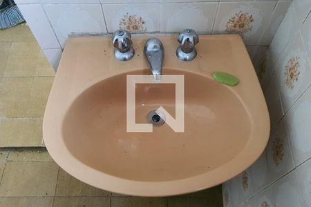 Casa à venda com 200m², 4 quartos e sem vaga Casa à venda com 200m², 4 quartos e sem vagaBanheiro