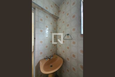 Casa à venda com 200m², 4 quartos e sem vaga Casa à venda com 200m², 4 quartos e sem vagaBanheiro