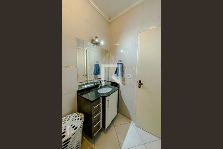 Casa à venda com 135m², 4 quartos e 4 vagas Casa à venda com 135m², 4 quartos e 4 vagasBanheiro